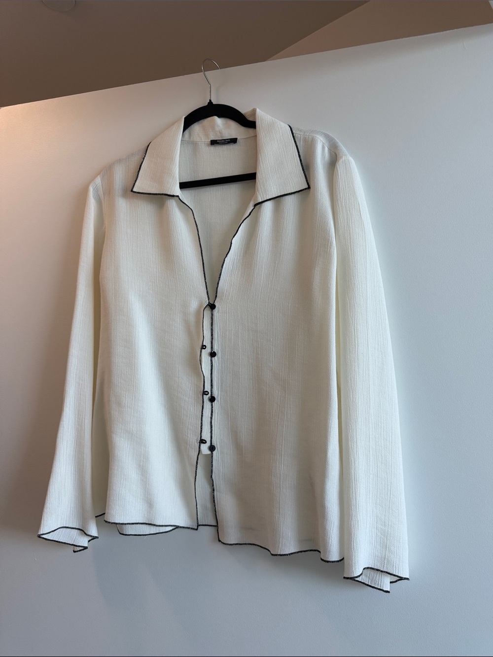 Massimo Dutti Elegant Women's Cream Button-Front Shirt Jacket with Black Trim